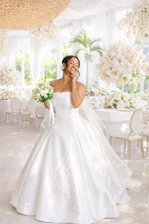 2233 - VESTIDO DE NOIVA EVASÊ TOMARA QUE CAIA APL DE RENDA 3D